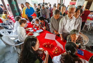一站式便民服務盛會 健康義診、養(yǎng)老咨詢、生活服務與產(chǎn)品特賣全配齊